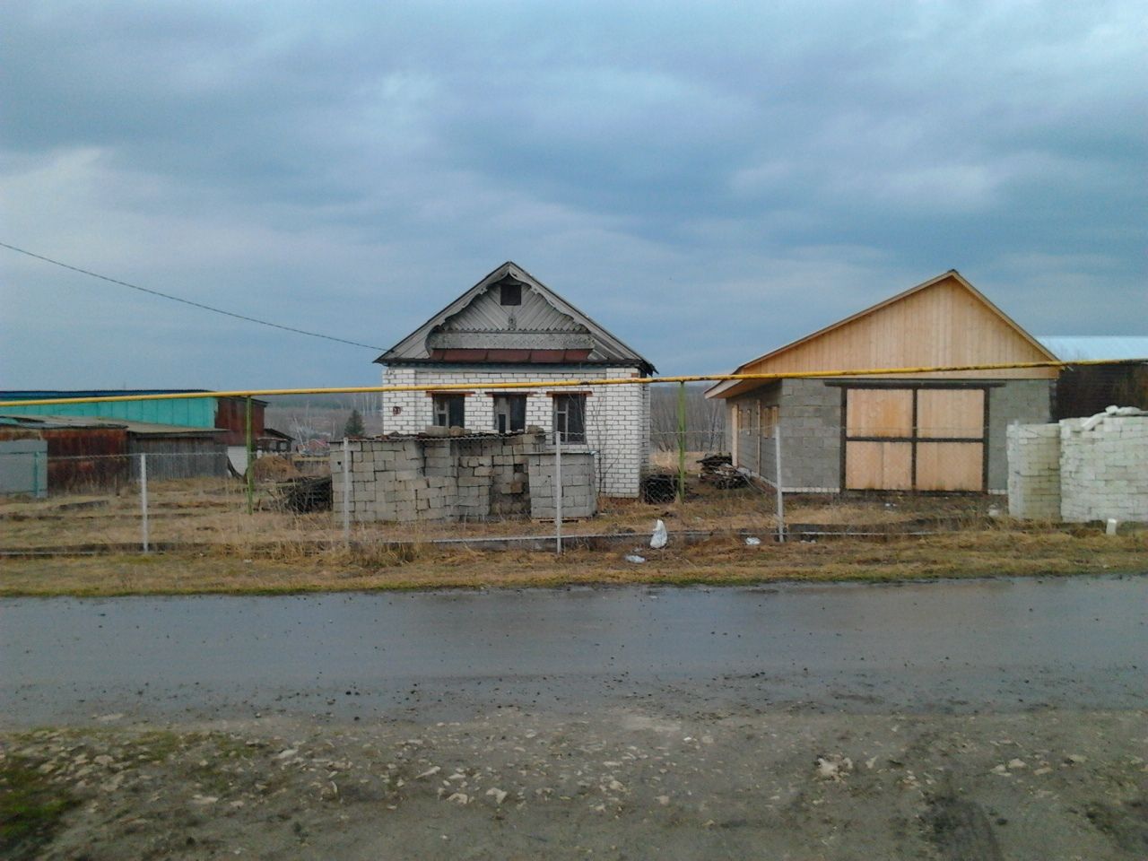 Продается земельный участок (15 соток) с надворными постройками, гараж в селе Большие Кайбицы