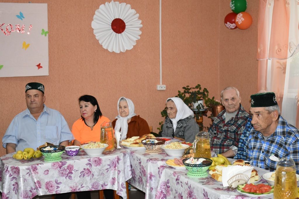 Кайбицкий дом-интернат  в декаду пожилых посетили лицеисты при КФУ