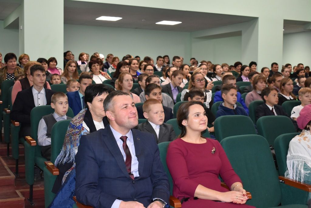 Государственный ансамбль фольклорной музыки Татарстана подарил кайбицким школьникам яркие впечатления