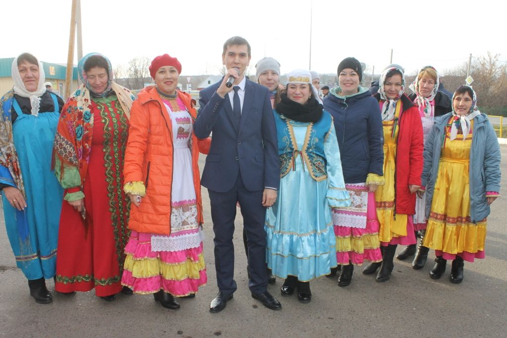 В преддверии Дня народного единства и Дня Конституции Республики Татарстан в Кайбицах прошел флешмоб