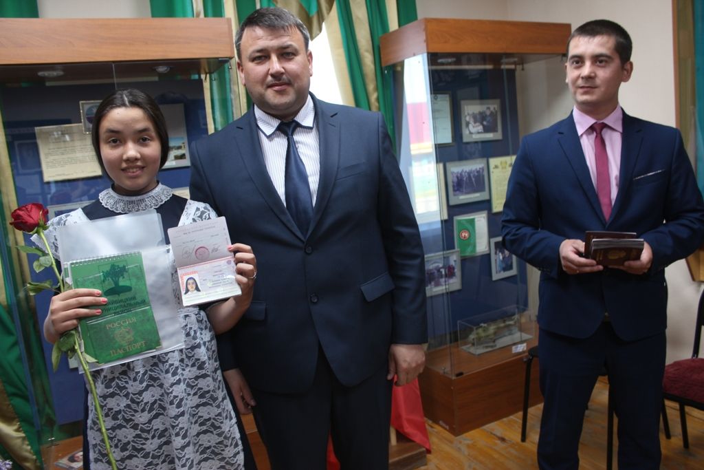 В Кайбицах школьники торжественно получили паспорта. Фото