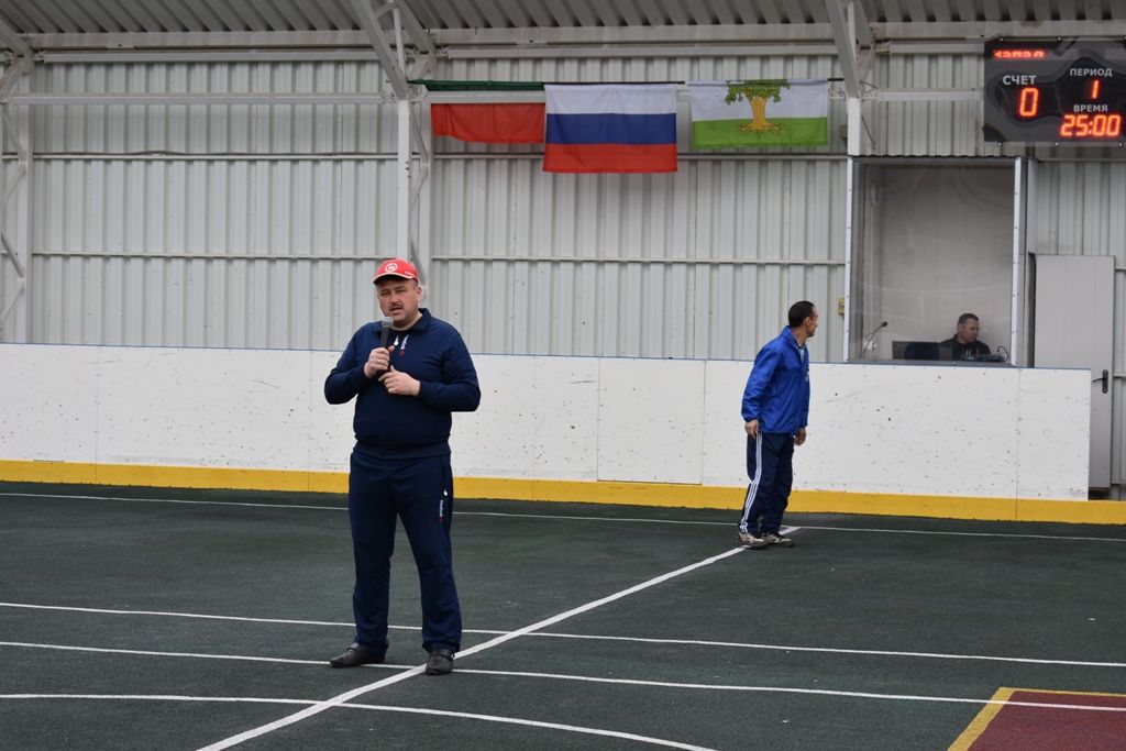 Россия көнен кайбычлылар футбол уйнап үткәрде