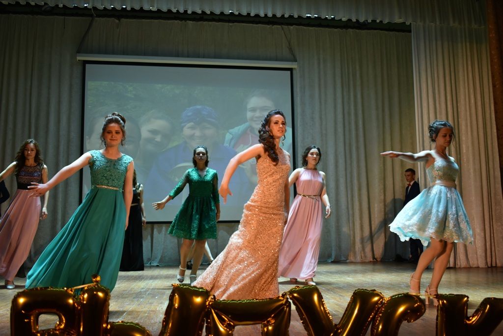 Выпускные вечера прошли в школах Кайбицкого района. Фото