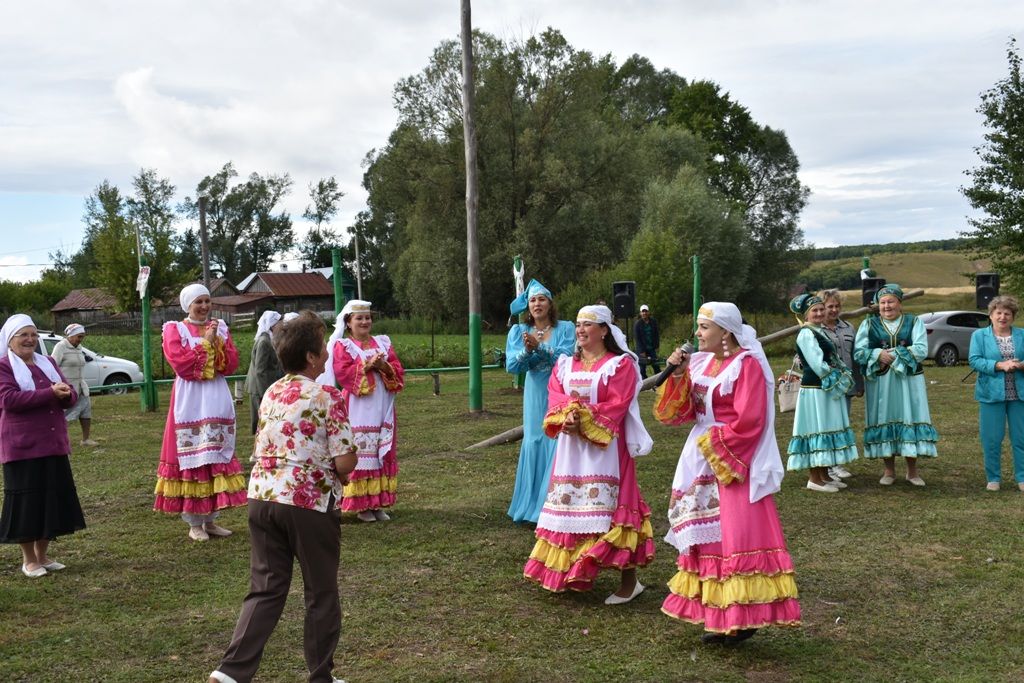 Олы Урсактагы яңа күпфункция­ле үзәк һәм балалар өчен уен мәйданчыгы ачылу тантанасыннан репортаж