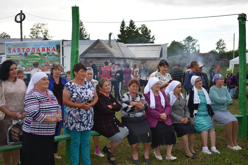 Олы Урсактагы яңа күпфункция­ле үзәк һәм балалар өчен уен мәйданчыгы ачылу тантанасыннан репортаж