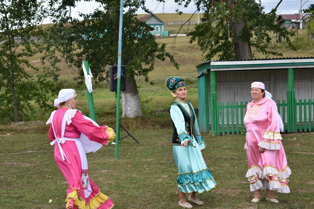 Олы Урсактагы яңа күпфункция­ле үзәк һәм балалар өчен уен мәйданчыгы ачылу тантанасыннан репортаж