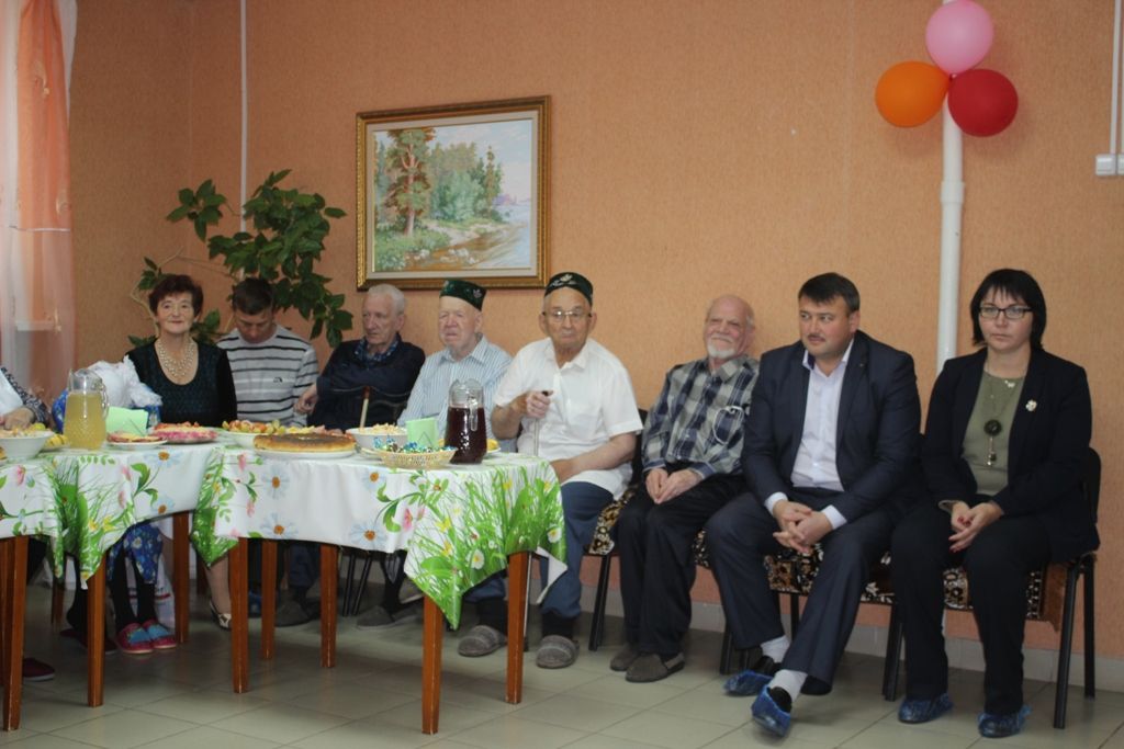 Кайбицкий дом-интернат в декаду пожилых посетили лицеисты при КФУ