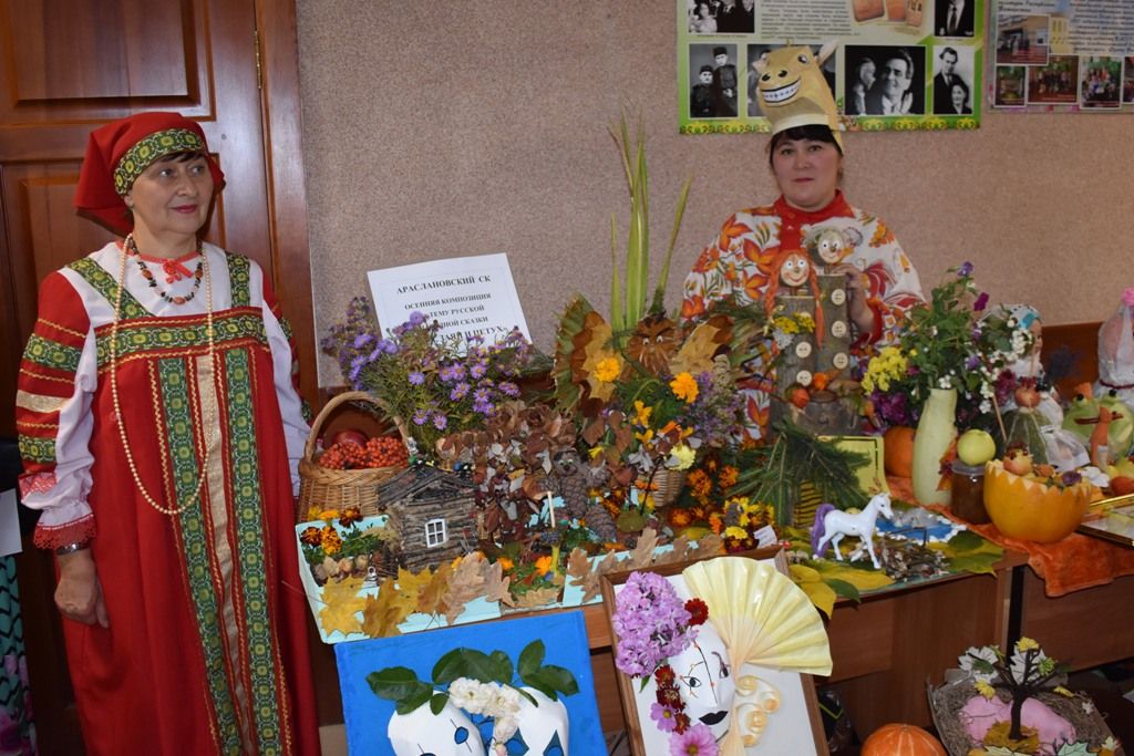Выставку «Осеннее настроение», прошедшую в Кайбицах, посвятили Году театра