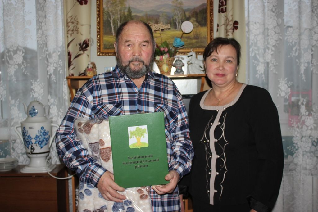 Жителя Хозесанова поздравили с 80-летним юбилеем