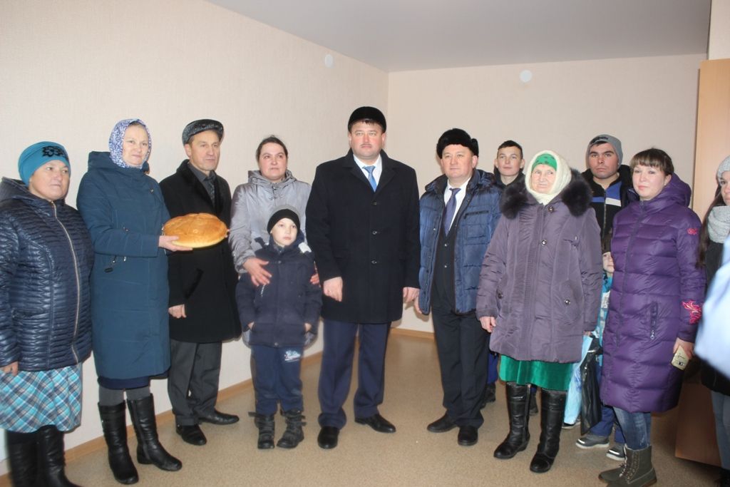 Многодетным семьям Кайбицкого района вручили ключи от новых квартир