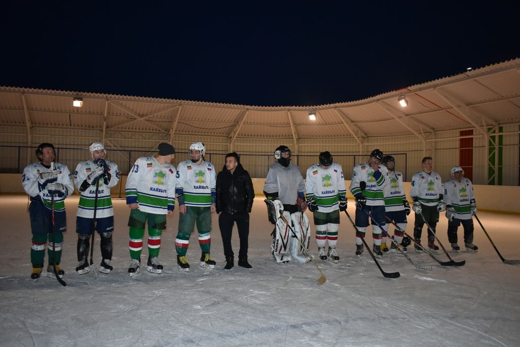Кубок хоккейного турнира памяти Фирдуса Ибатуллина – у кайбичан!