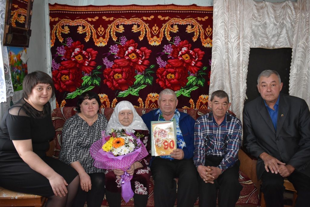 Жительница Большого Русакова спела на своем 90-летнем юбилее