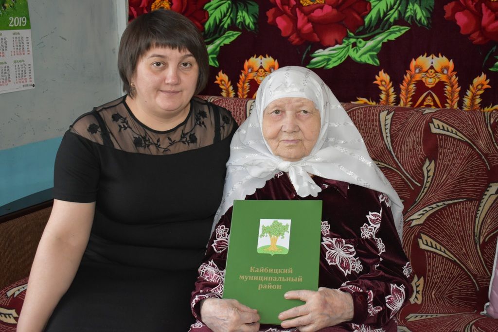 Жительница Большого Русакова спела на своем 90-летнем юбилее
