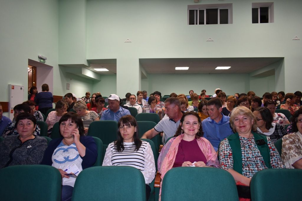 Кайбичане посмотрели спектакль на казахском языке