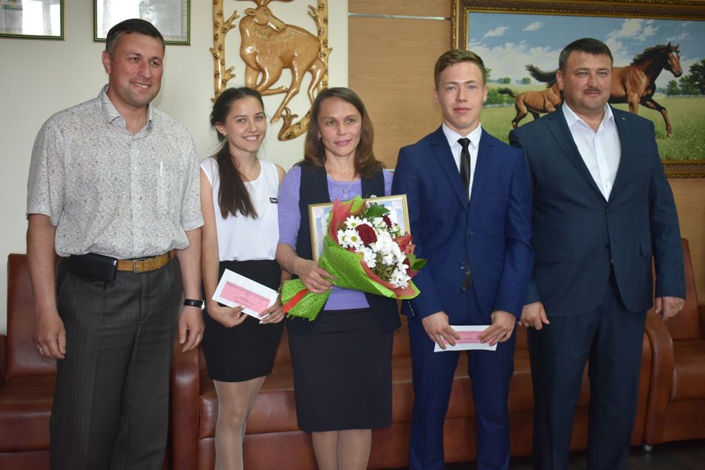 Глава Кайбицкого района встретился с победителями и призерами республиканских олимпиад и их педагогами