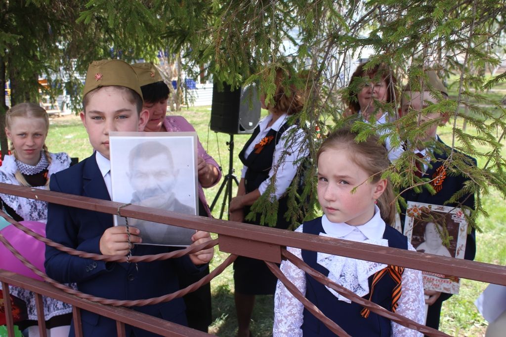 Празднование Великой Победы в Эбалакове началось шествием «Бессмертного полка"
