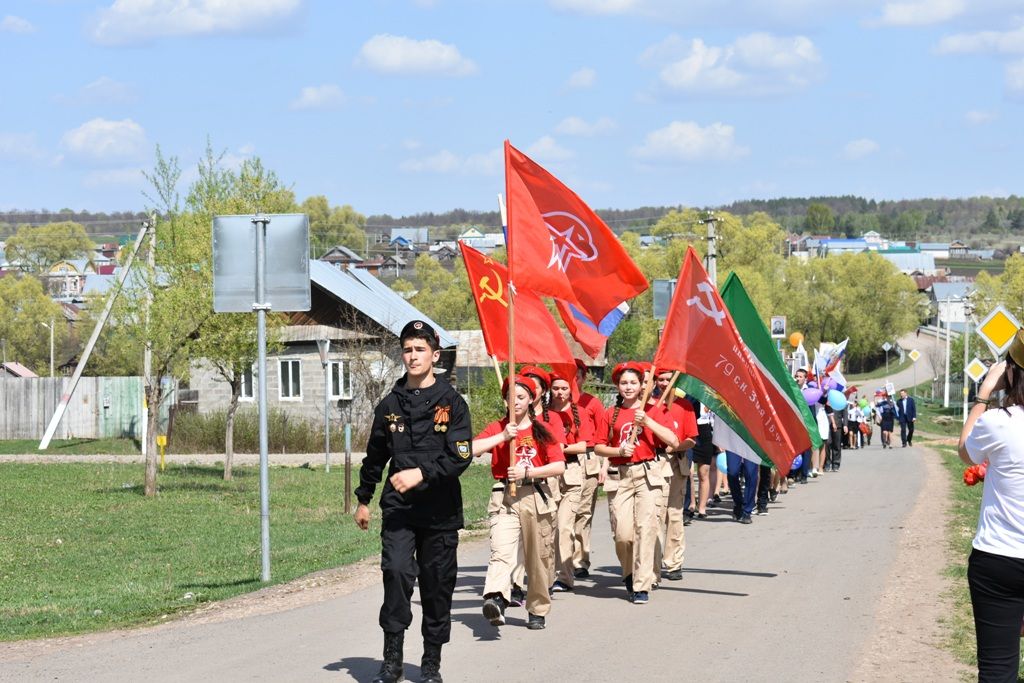 Иске Тәрбиттә митинг Советлар Союзы Герое һәйкәле янында узды
