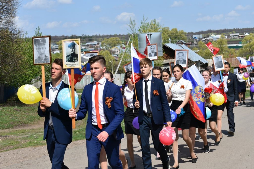 Иске Тәрбиттә митинг Советлар Союзы Герое һәйкәле янында узды