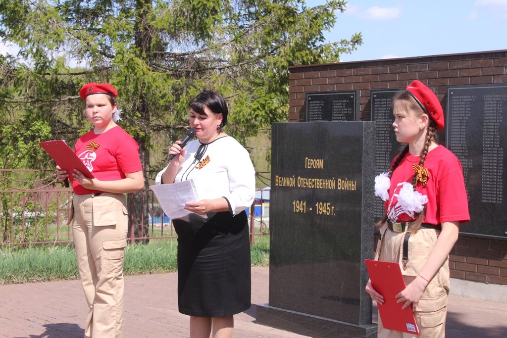 Празднование Великой Победы в Эбалакове началось шествием «Бессмертного полка"