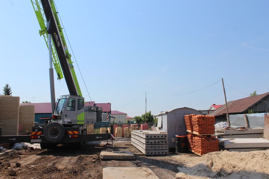 Глава Кайбицкого района ознакомился с ходом строительства многоквартирного дома