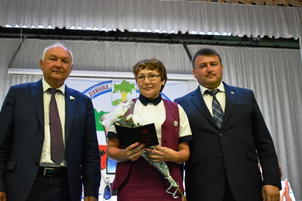 Кайбицкие педагоги удостоились наград и поощрений