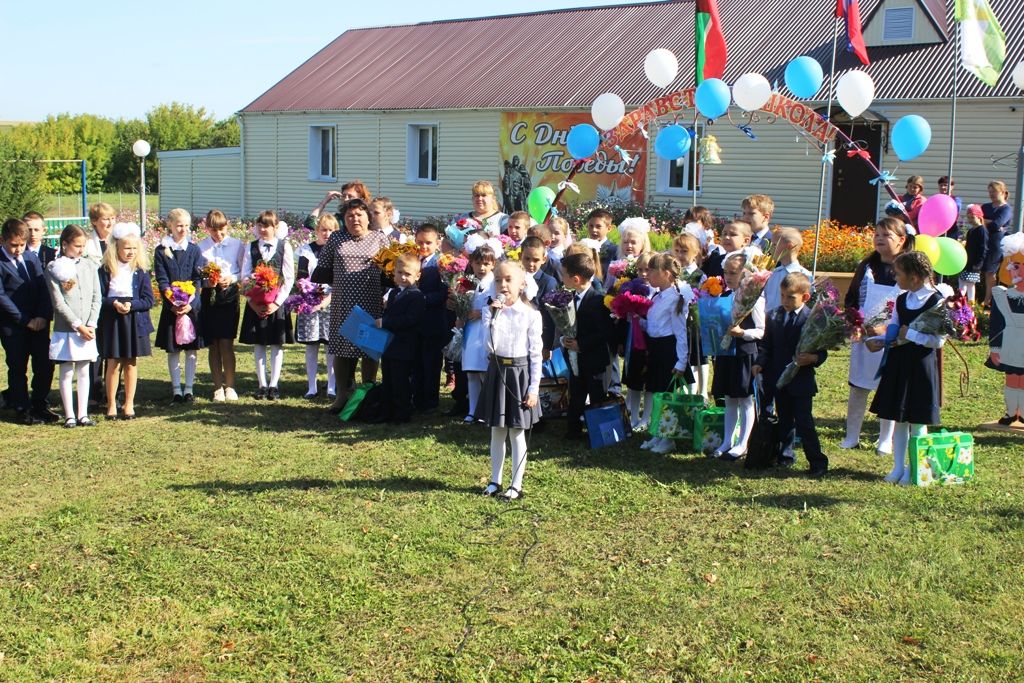 В Берлибашской школе Кайбицкого района прошел День знаний. Фоторепортаж