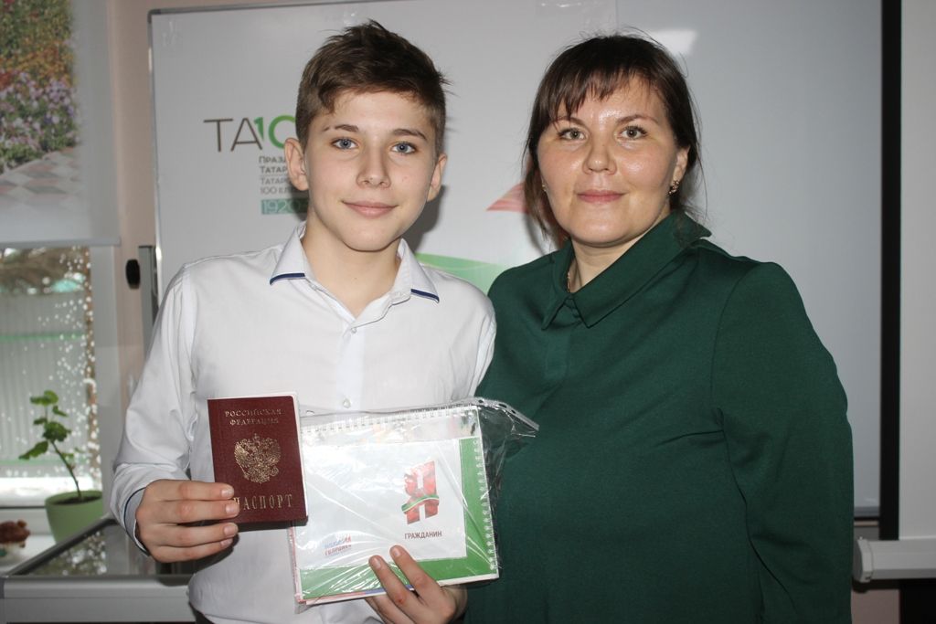 Кайбицкие школьники получили паспорта в День воинской славы России
