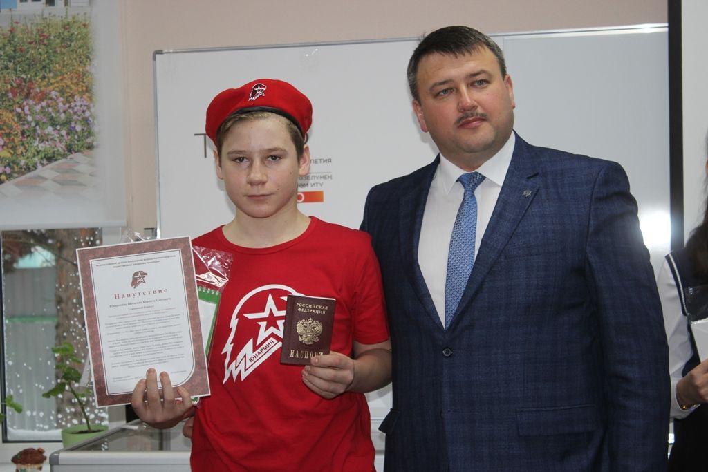 Кайбицкие школьники получили паспорта в День воинской славы России