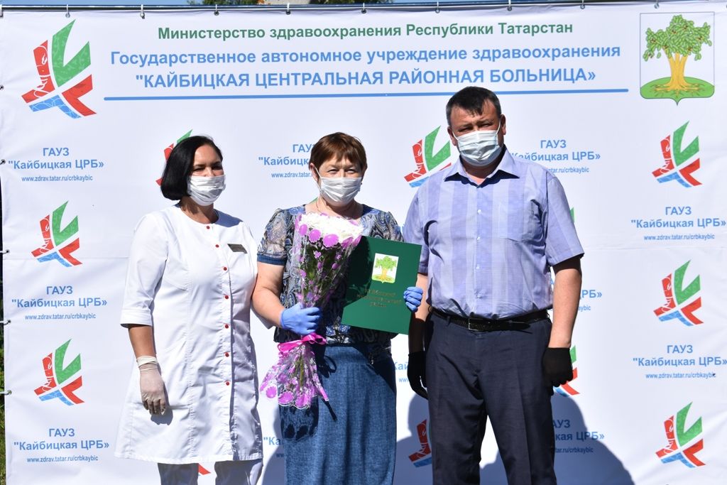 Глава Кайбицкого района Альберт Рахматуллин поздравил медработников с профессиональным праздником