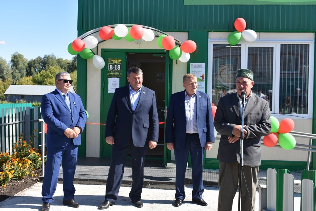 В Малых Кайбицах торжественно открыли модульный магазин
