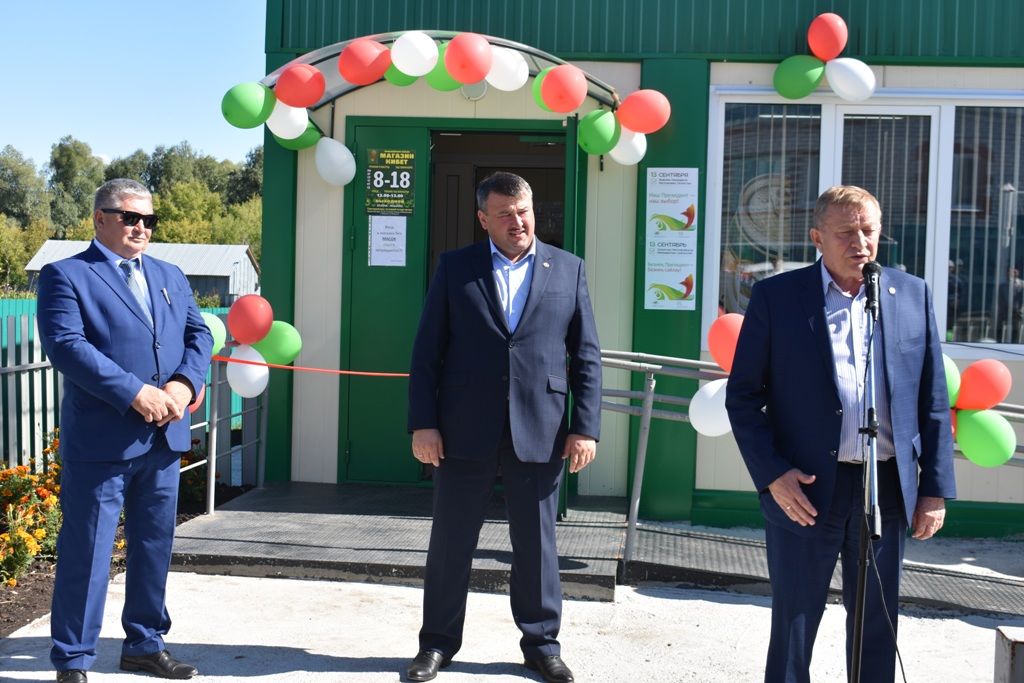 В Малых Кайбицах торжественно открыли модульный магазин