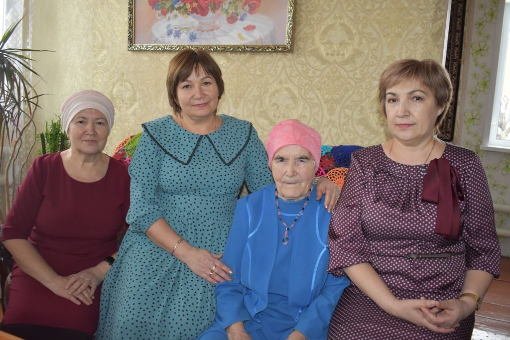 Труженицу тыла из Янсуринского поздравили с 90-летним юбилеем