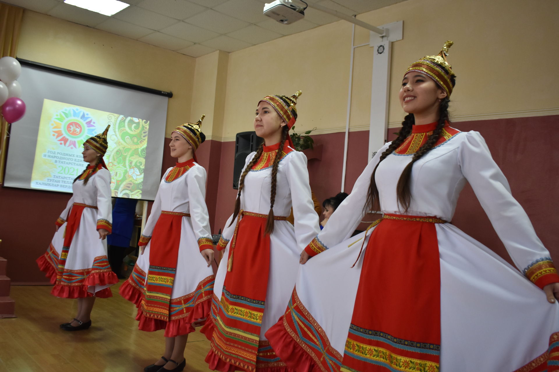 В Большекайбицкой школе состоялся республиканский фестиваль в рамках Года родных языков и народного единства