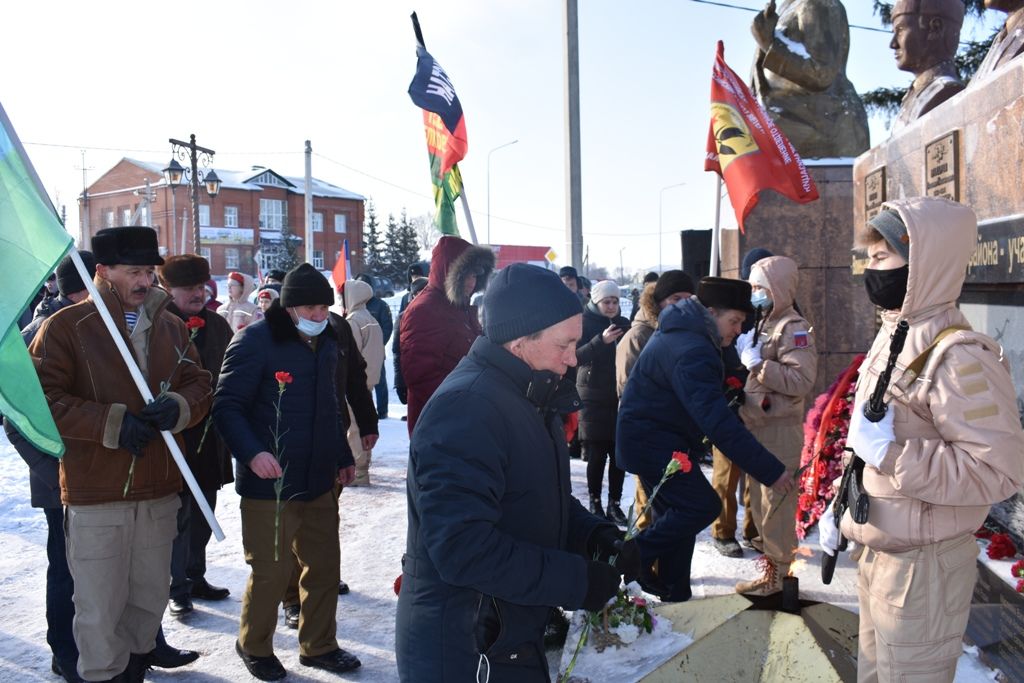 В Кайбицах состоялся торжественный митинг в честь земляков, исполнявших интернациональный долг в Афганистане