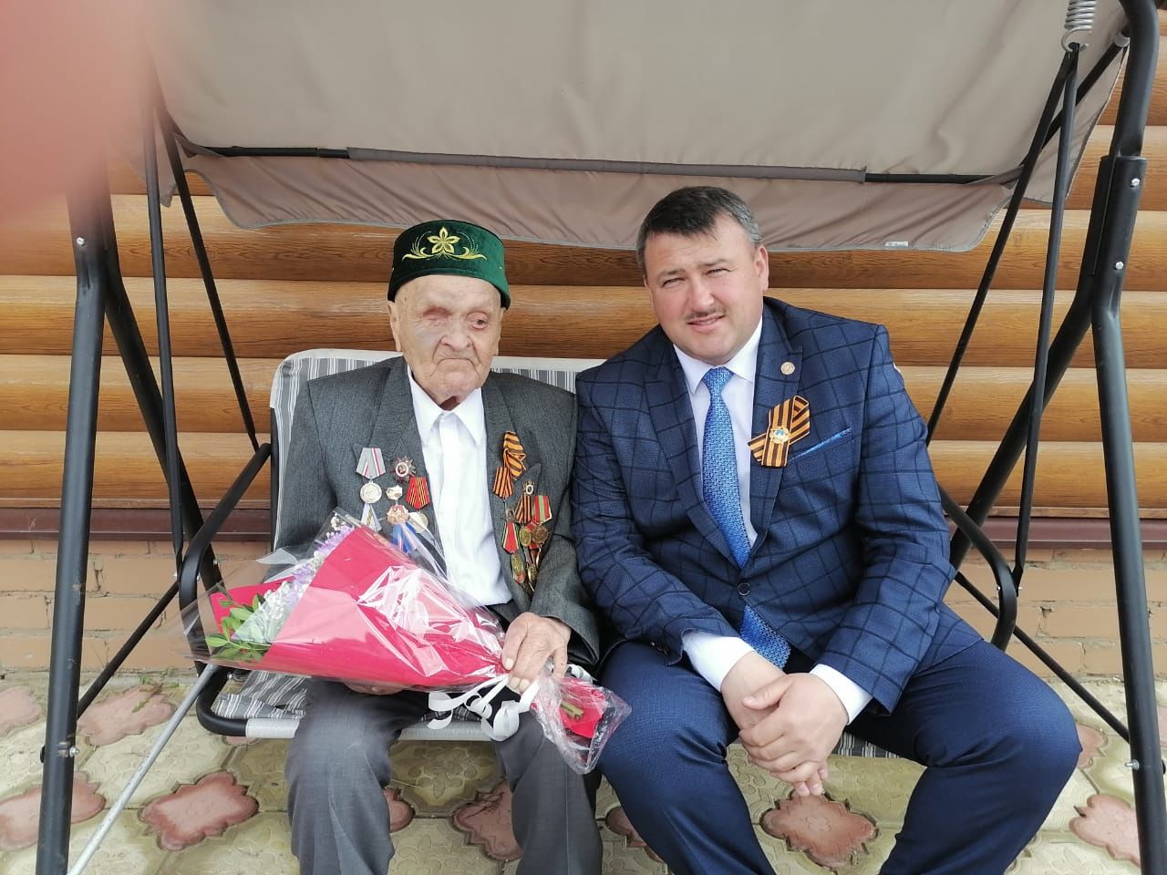 Глава Кайбицкого района вручил подарки ветеранам войны