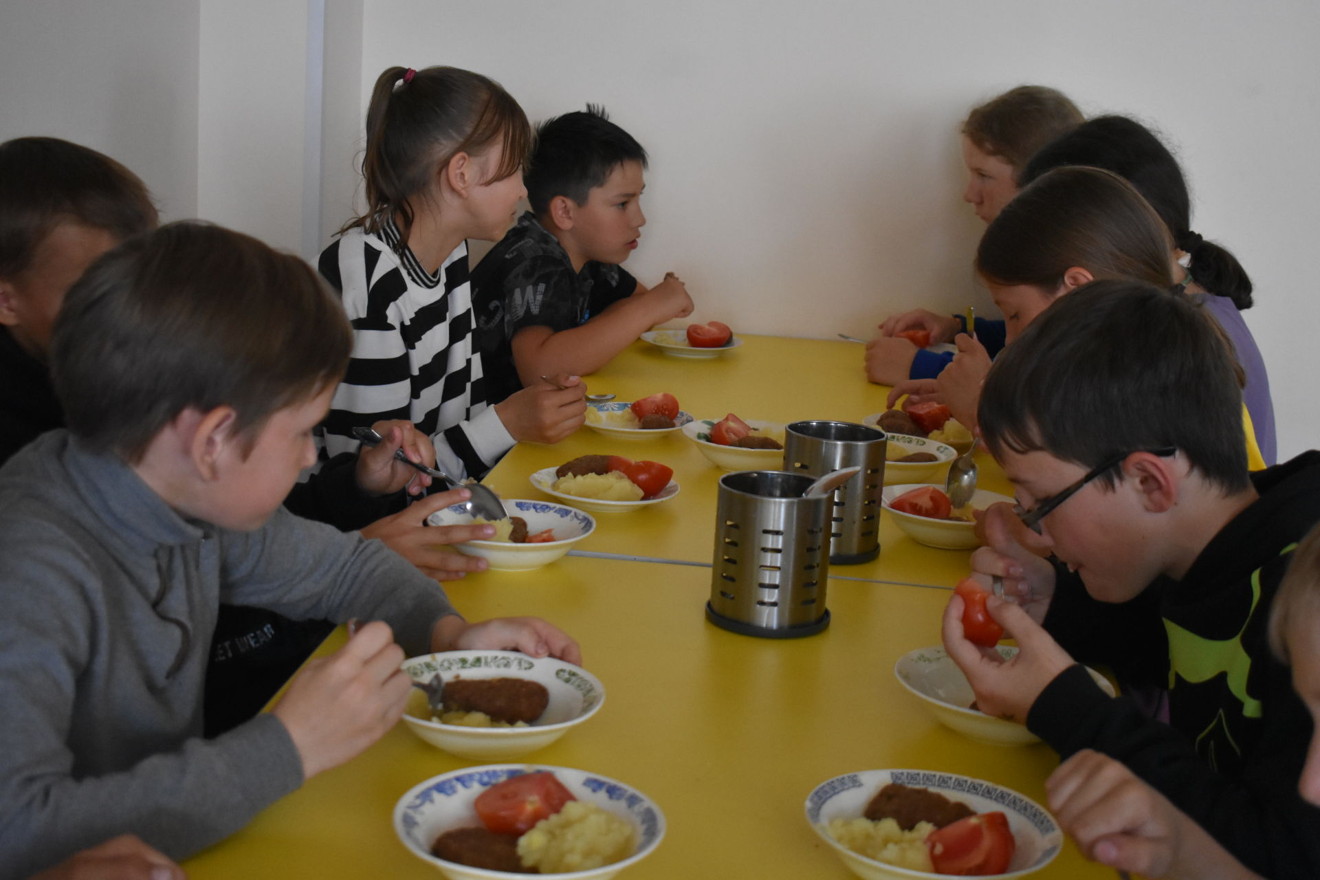 В Большекайбицкой школе заработали два пришкольных лагеря