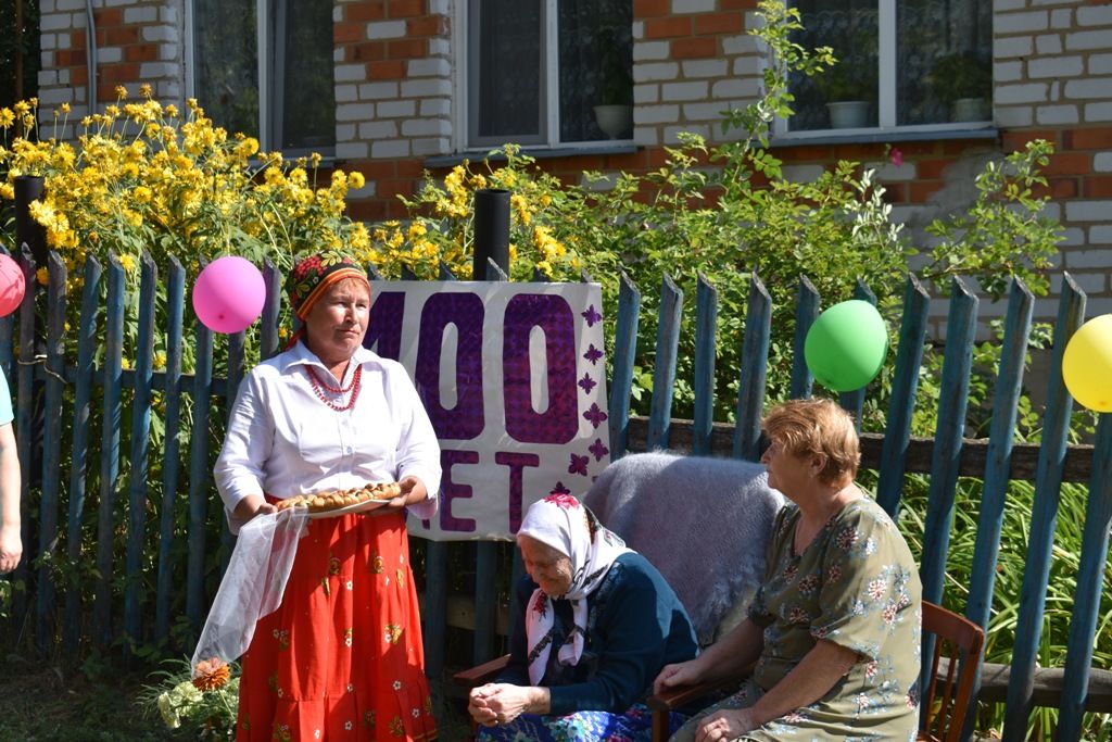 Жительнице Ульянкова Наталии Степановне Кириловой исполнилось 100 лет
