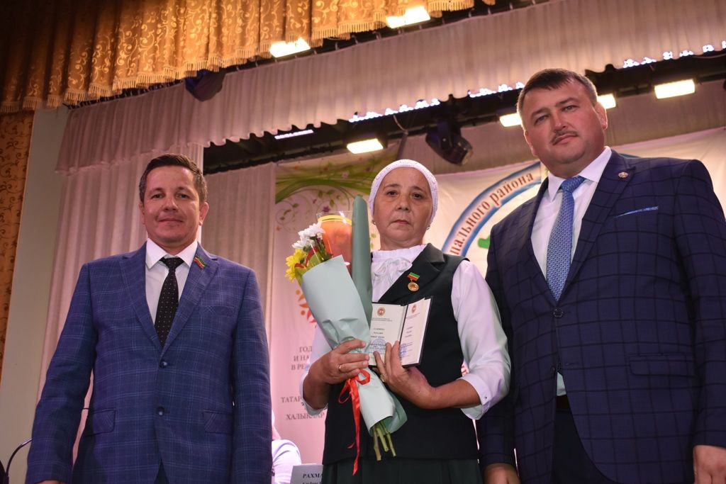 Учителя Кайбицкого района получили заслуженные награды