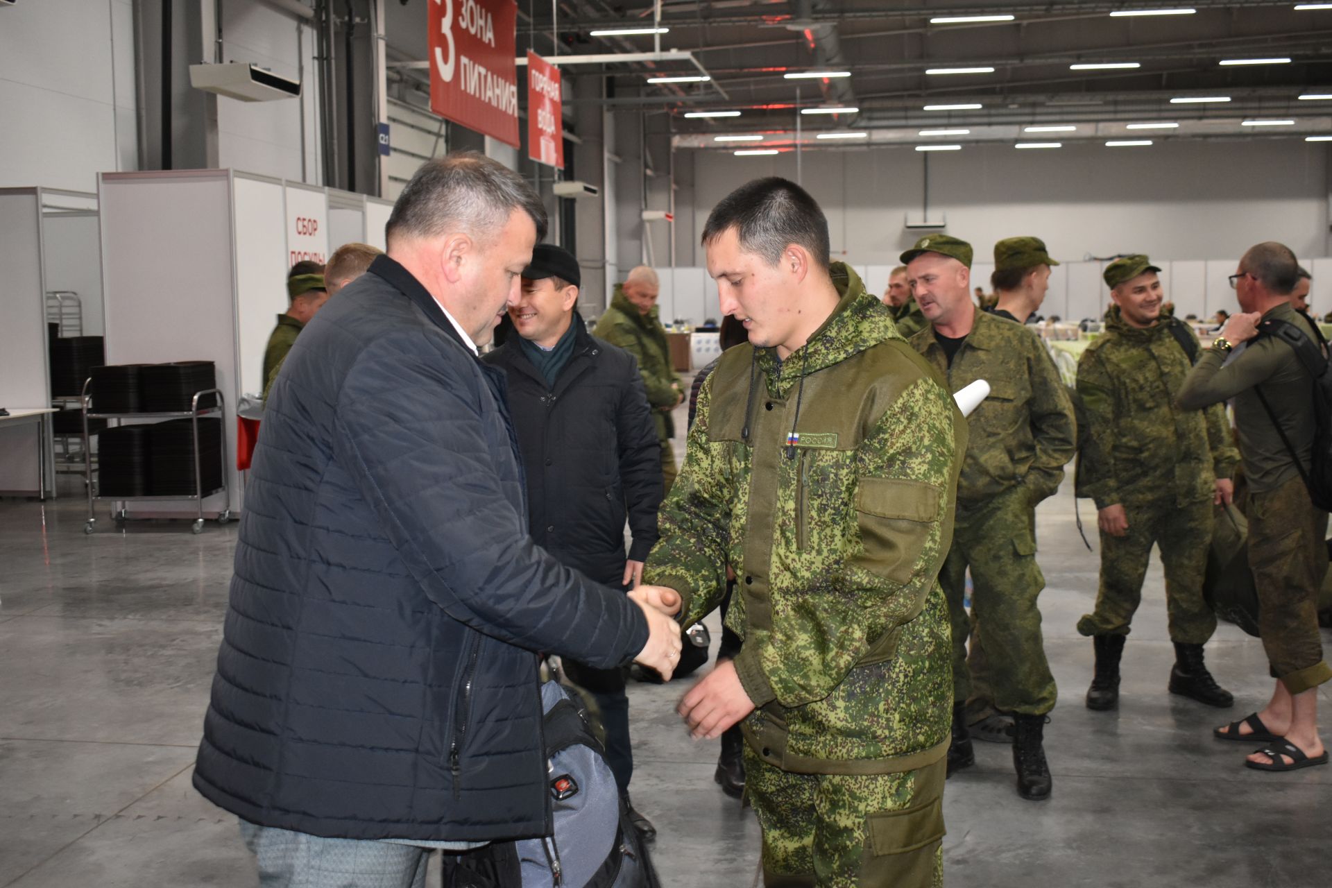 Делегация из Кайбиц побывала у мобилизованных кайбичан, проходящих военную подготовку в Казани