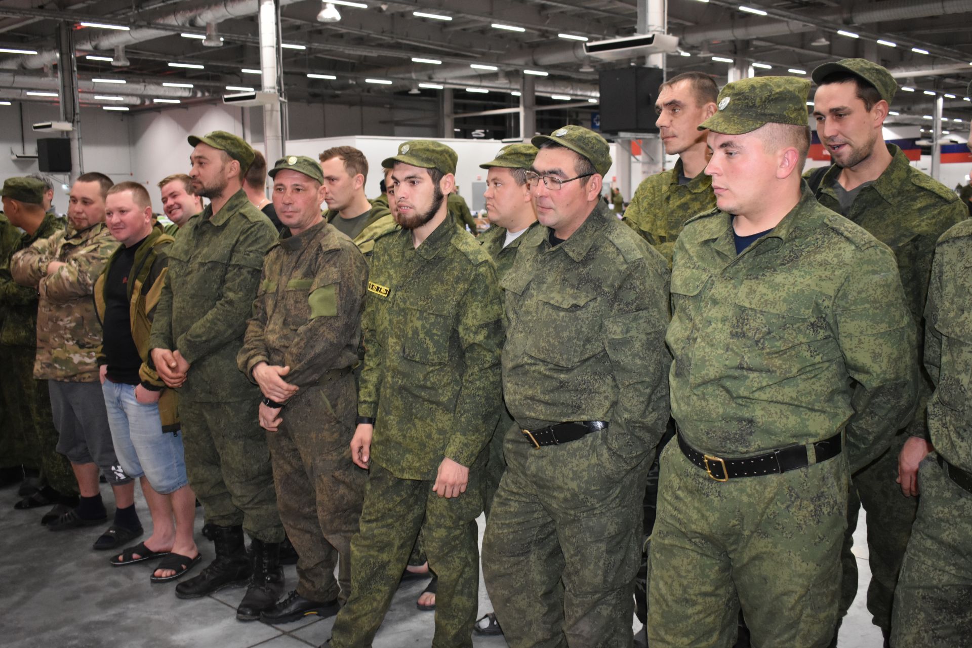 Делегация из Кайбиц побывала у мобилизованных кайбичан, проходящих военную подготовку в Казани