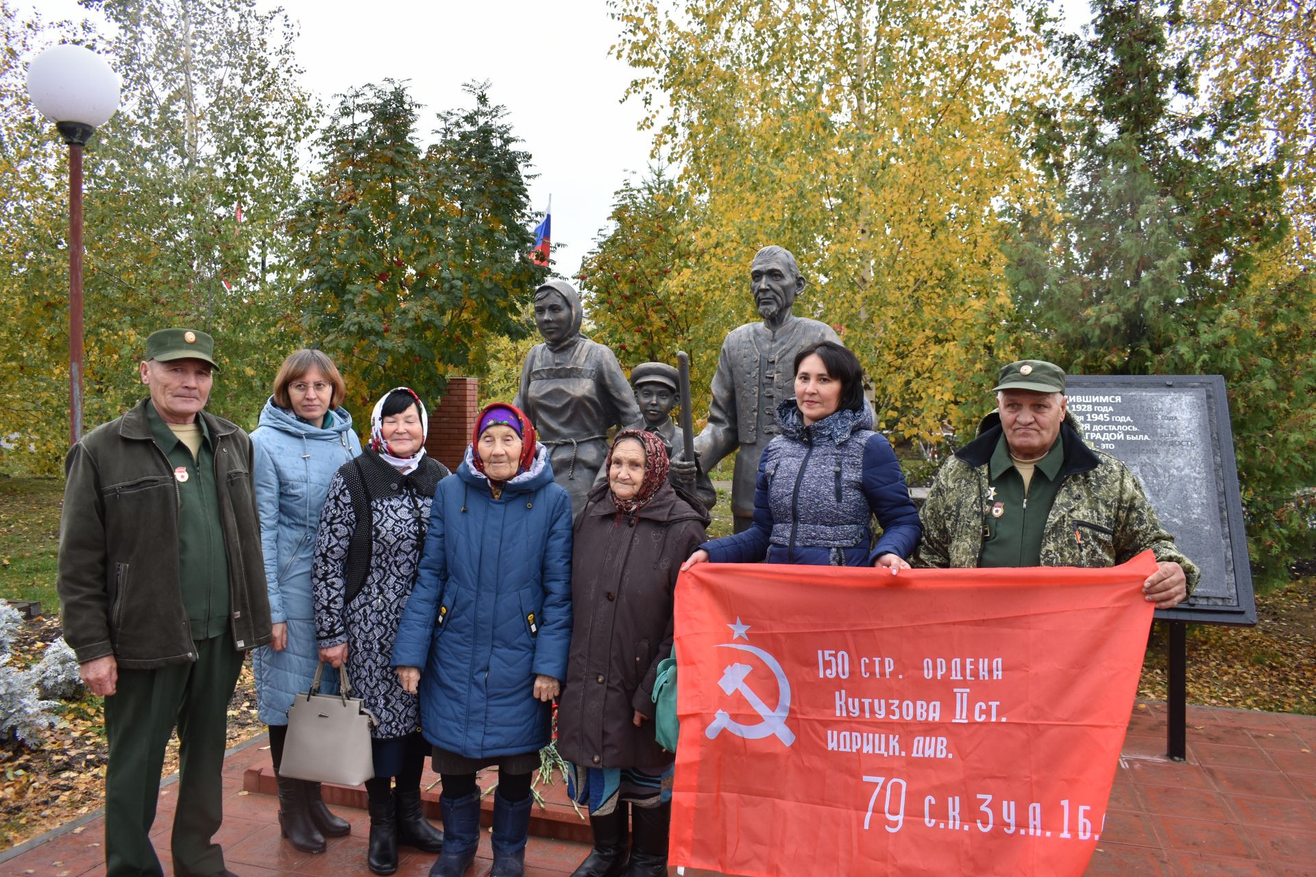 В Кайбицах открыли памятник детям войны