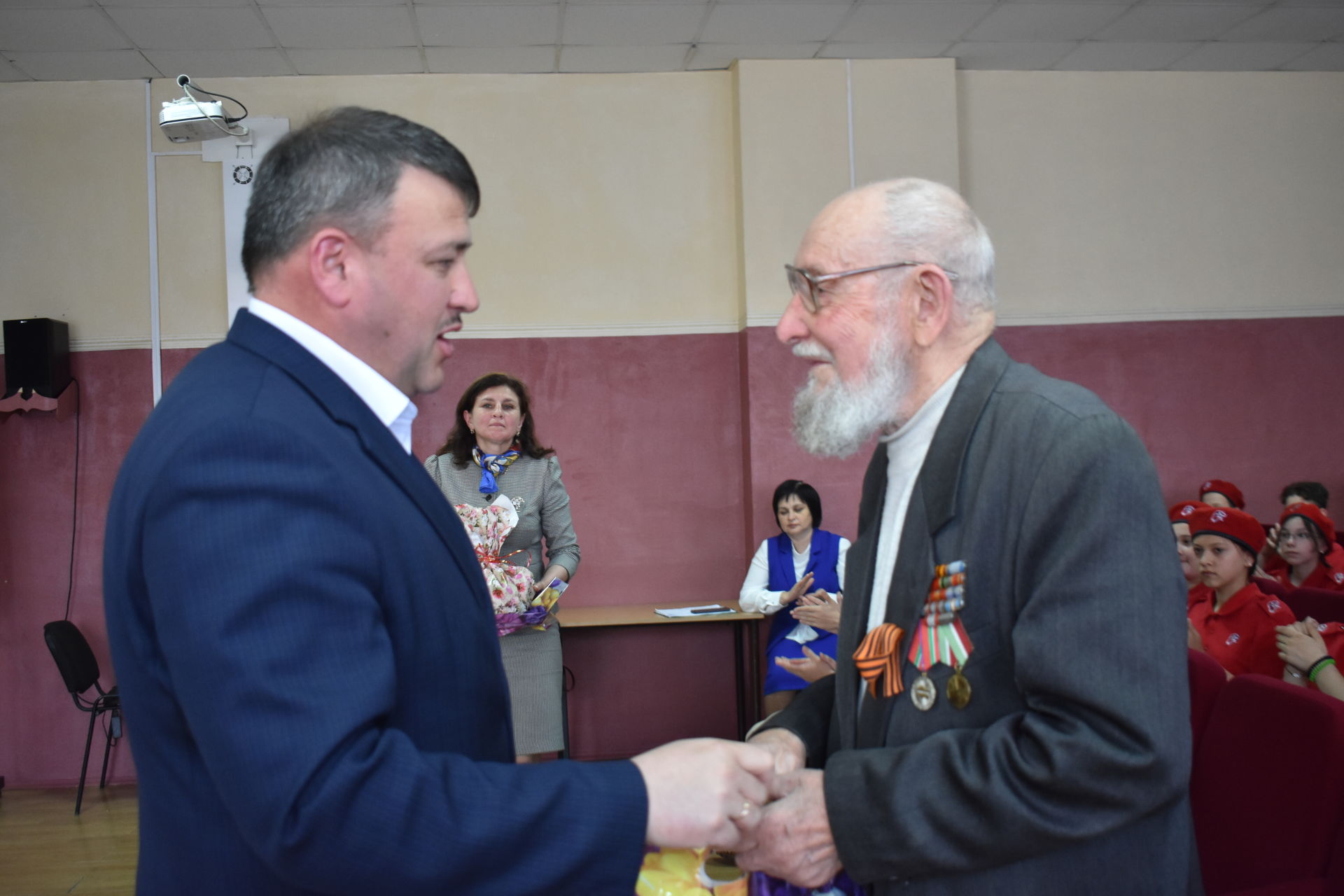 Ветеран войны и журналистики Александр Малов - встретился с кайбичанами