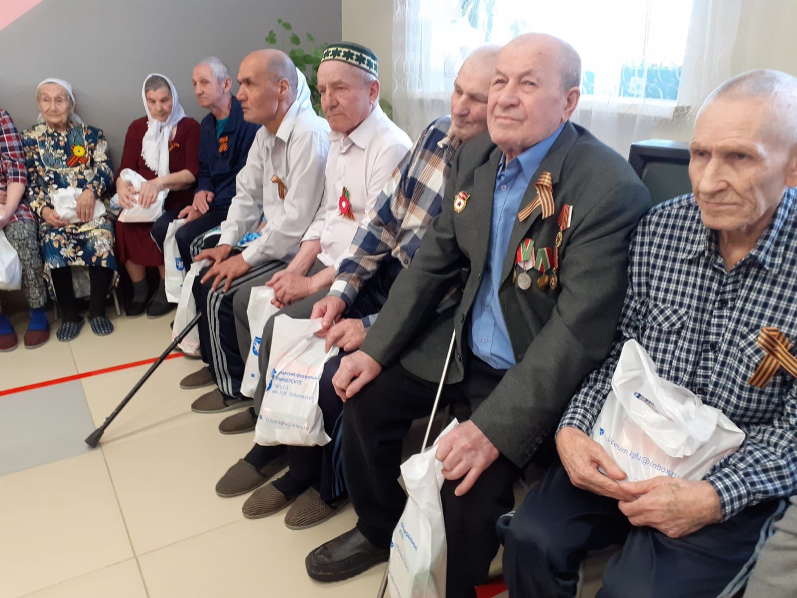 Кайбицкий дом-интернат накануне Дня Победы посетили лицеисты при КФУ