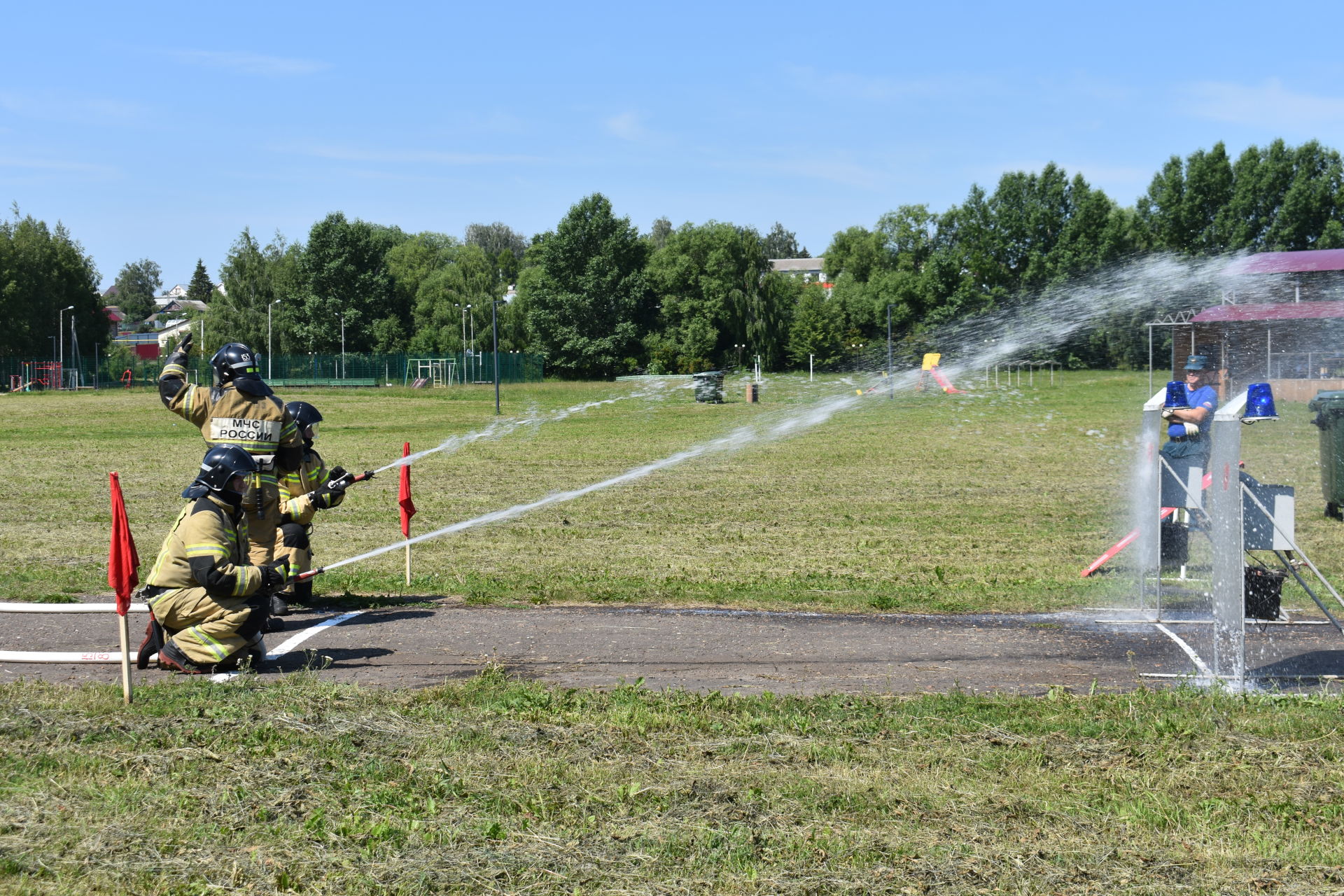 В Кайбицах стали известны имена победителей зонального этапа конкурса среди пожарных по боевому развертыванию