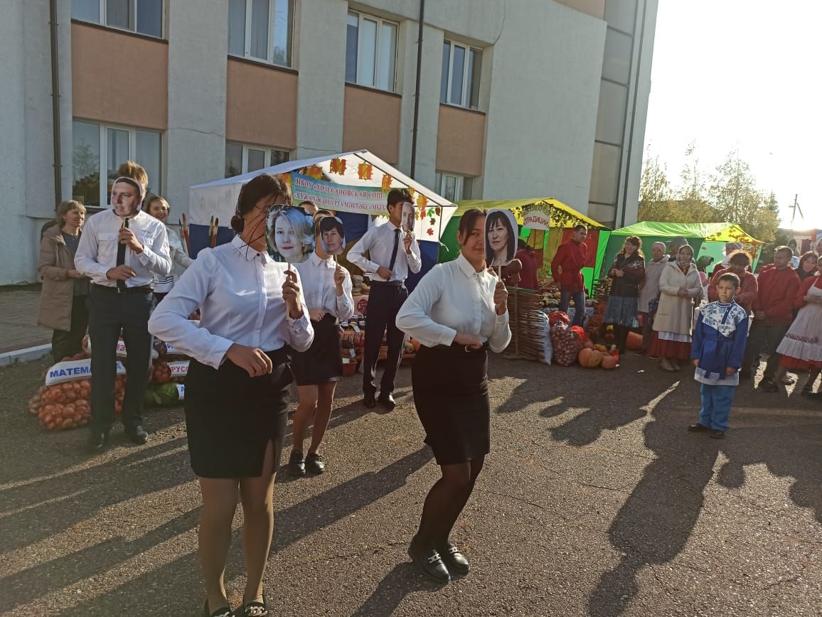 В Больших Кайбицах состоялась школьная ярмарка