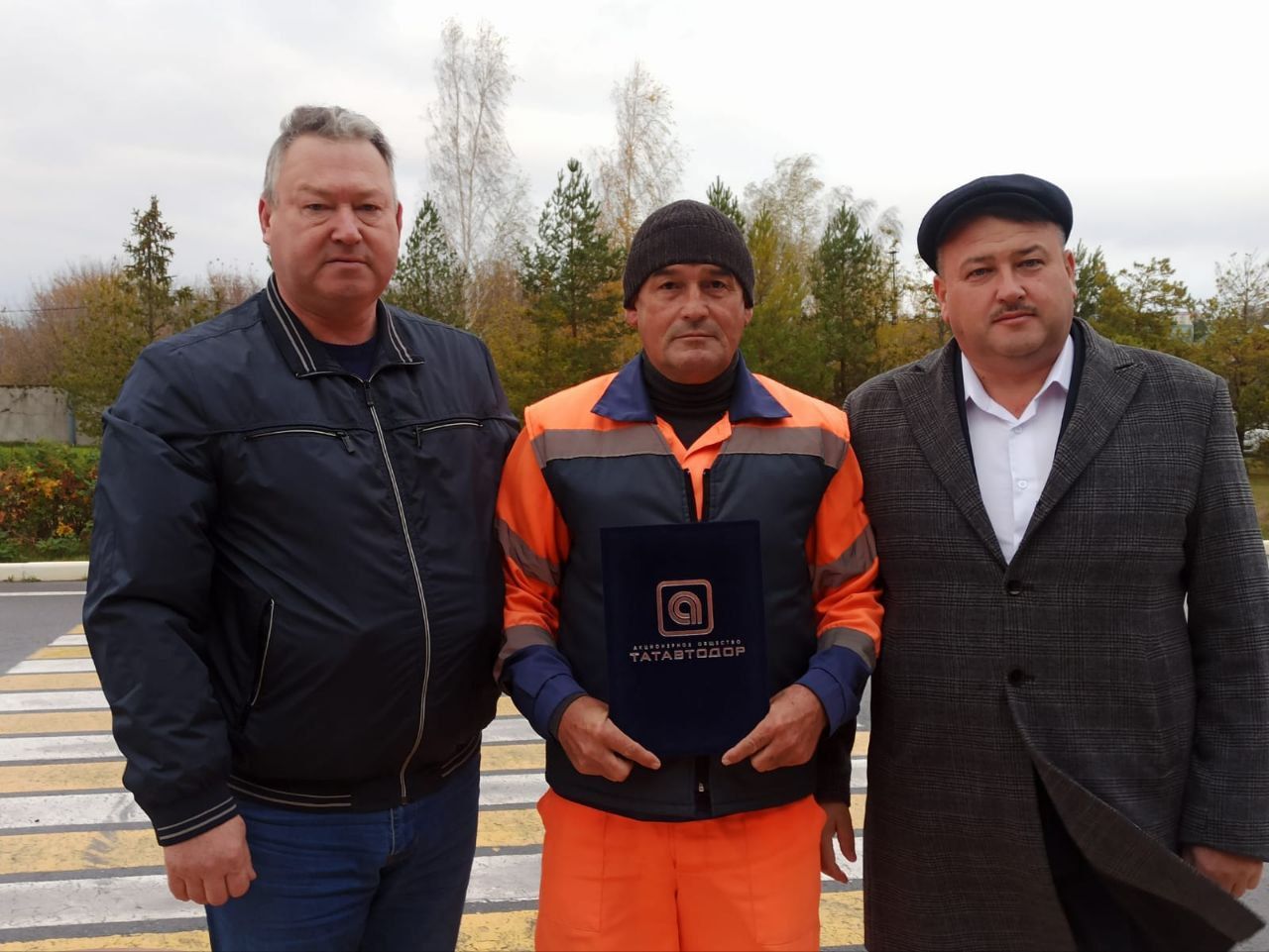 Кайбыч районы башлыгы юл төзү хезмәтчәннәрен бәйрәмнәре белән котлады