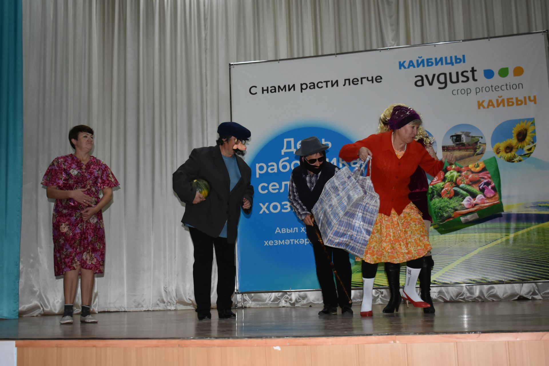 “Август – Кайбыч” җәмгыятендә авыл хуҗалыгы хезмәтчәннәрен хөрмәтләделәр