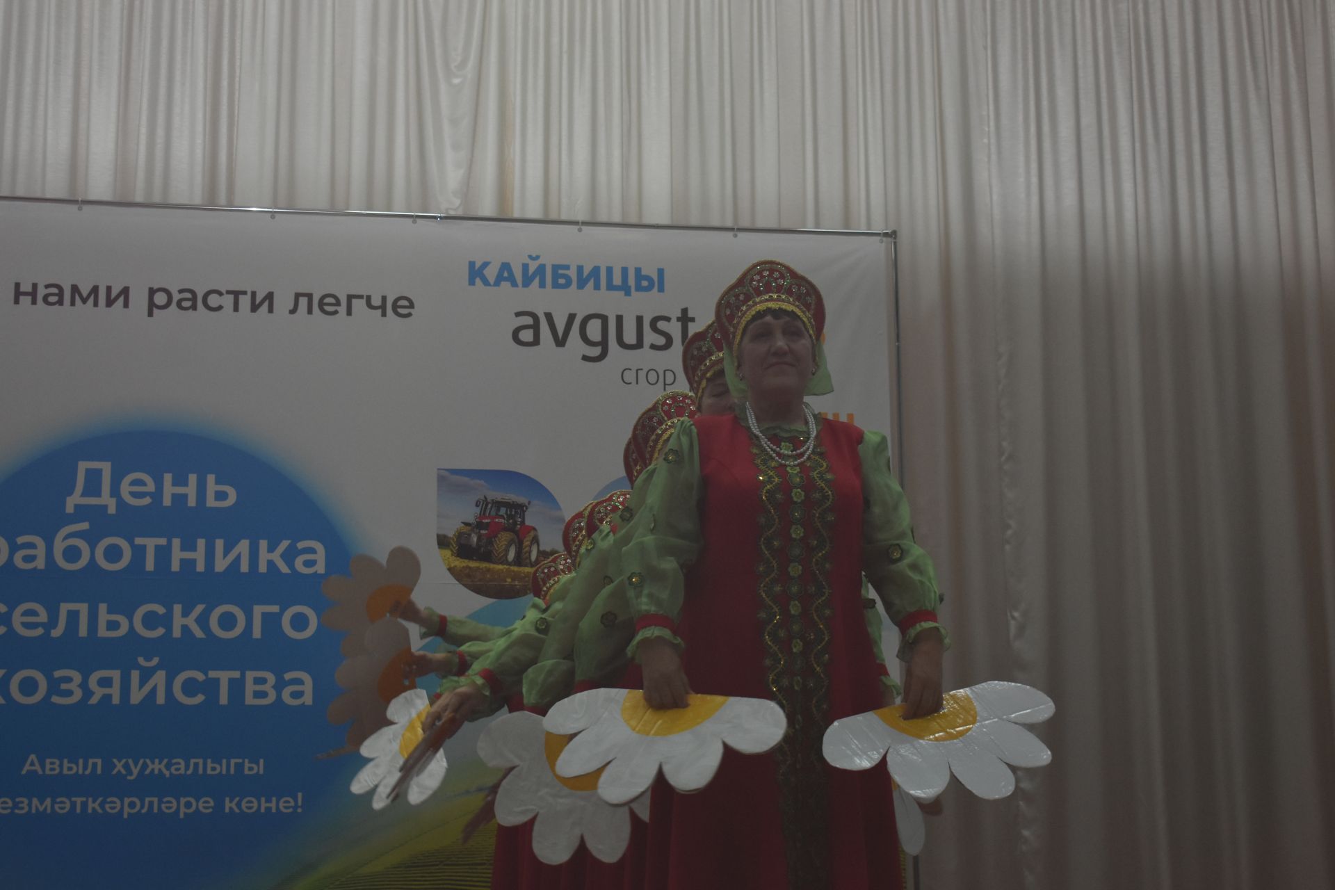 “Август – Кайбыч” җәмгыятендә авыл хуҗалыгы хезмәтчәннәрен хөрмәтләделәр