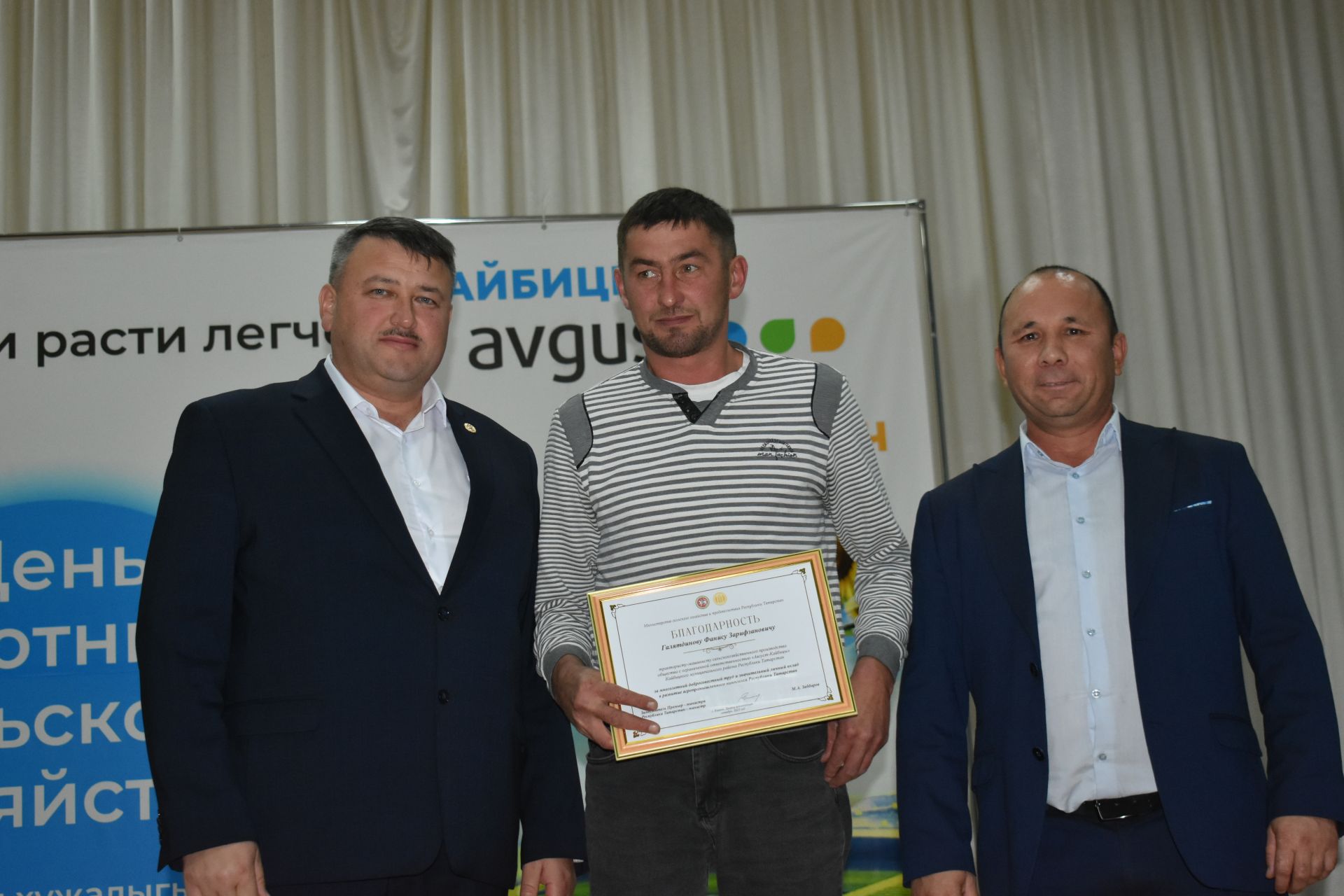 “Август – Кайбыч” җәмгыятендә авыл хуҗалыгы хезмәтчәннәрен хөрмәтләделәр