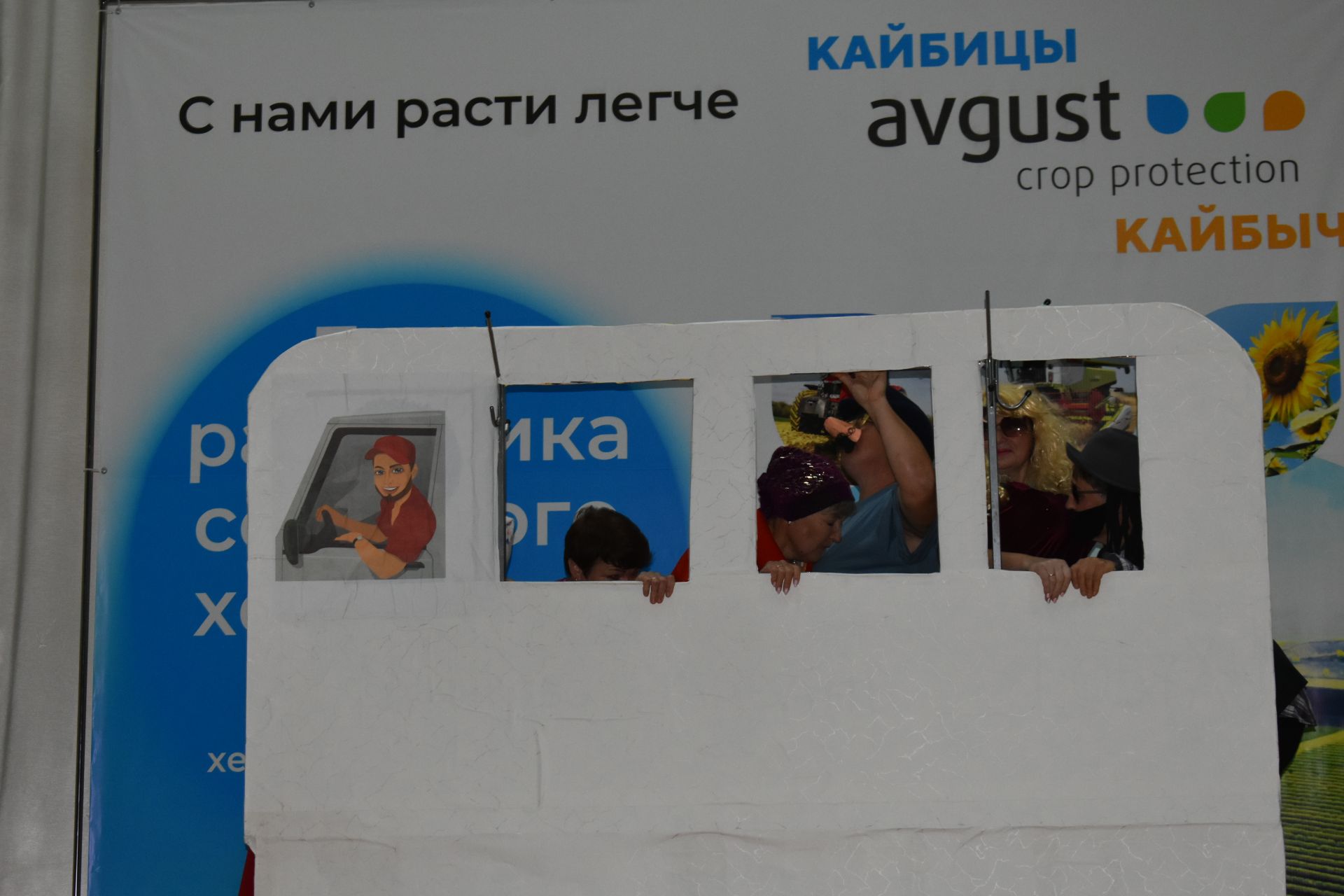 “Август – Кайбыч” җәмгыятендә авыл хуҗалыгы хезмәтчәннәрен хөрмәтләделәр